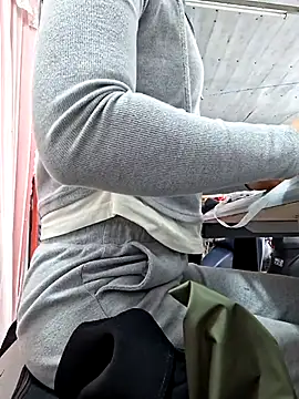 irina hana online show from December 16, 2025, 12:59 am