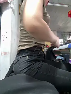 irina hana online show from April 19, 2026, 12:11 am