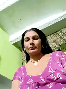 Snapshot of ZIVAA chatting on May 19, 2026, 8:32 am ZIVAA online show from May 19, 2026, 8:32 am