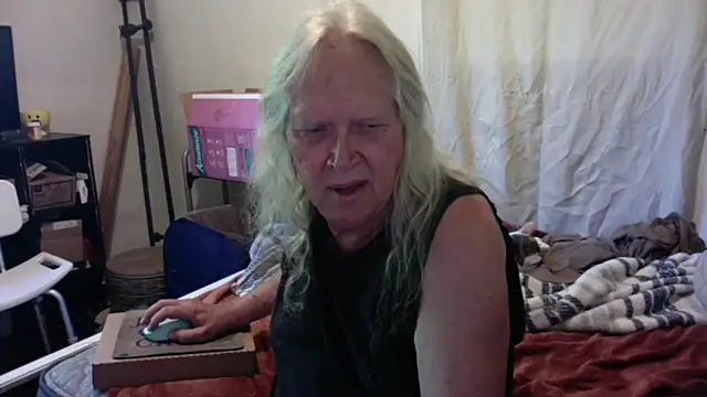 OldLadySara online show from June 13, 2026, 12:36 pm