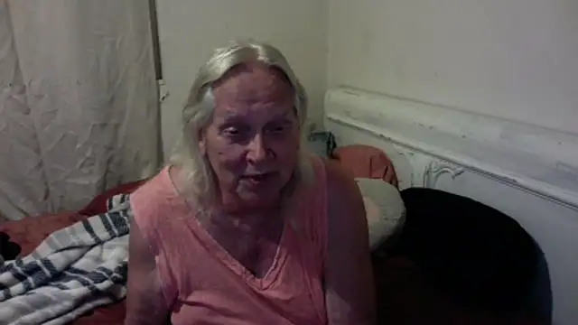 OldLadySara online show from May 30, 2026, 2:18 am