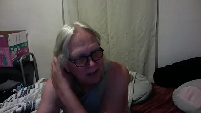 OldLadySara online show from May 24, 2026, 12:32 am
