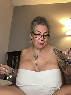 dieseldame1313 online show from March 13, 2025, 4:49 am