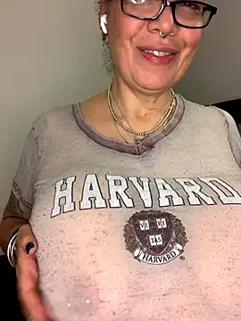 dieseldame1313 online show from November 13, 2025, 5:44 am