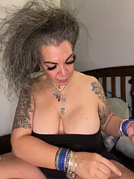 dieseldame1313 online show from September 25, 2025, 9:15 am