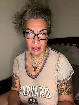 dieseldame1313 online show from September 18, 2025, 8:50 am