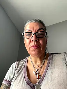 dieseldame1313 online show from September 17, 2025, 4:42 pm