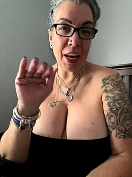 dieseldame1313 online show from December 16, 2025, 1:37 pm