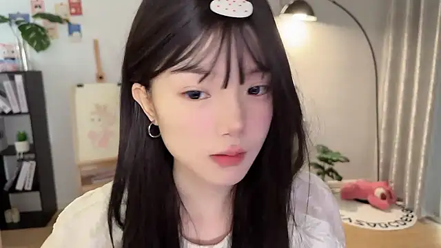 Momo-xx online show from October 4, 2025, 11:50 pm