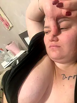 SunnyLeila2101 online show from October 11, 2025, 8:10 pm