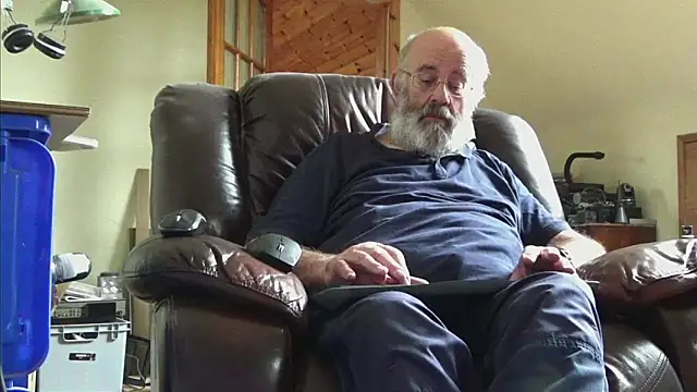 janzer13 online show from October 1, 2025, 11:58 am