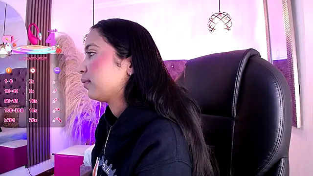 Snapshot of SophiaWalker_1 chatting on November 17, 2025, 11:58 am SophiaWalker 1 online show from November 17, 2025, 11:58 am