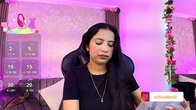 Snapshot of SophiaWalker_1 chatting on October 18, 2025, 12:18 pm SophiaWalker 1 online show from October 18, 2025, 12:18 pm