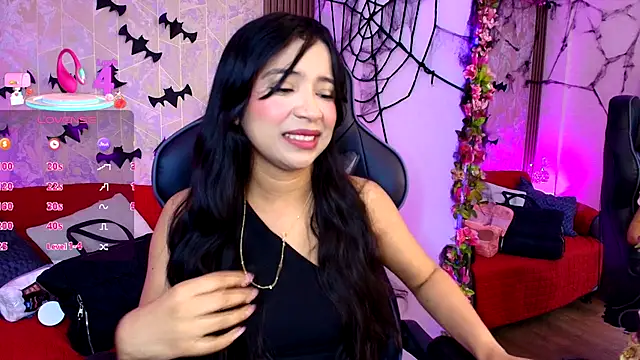 Snapshot of SophiaWalker_1 chatting on November 1, 2025, 11:48 am SophiaWalker 1 online show from November 1, 2025, 11:48 am