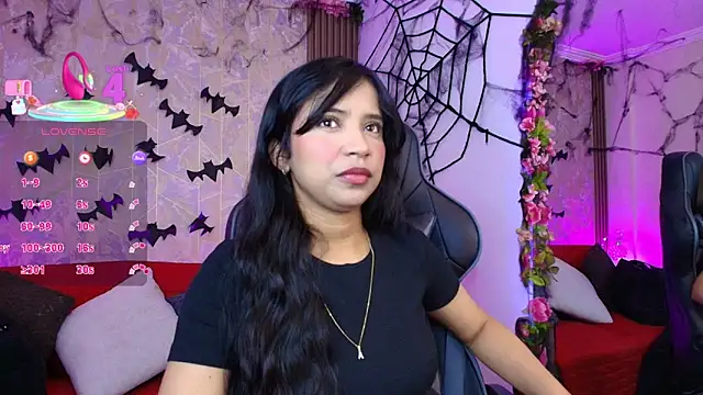 Snapshot of SophiaWalker_1 chatting on October 31, 2025, 11:51 am SophiaWalker 1 online show from October 31, 2025, 11:51 am