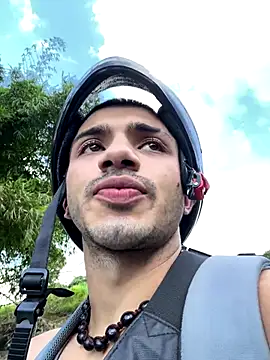 ArturoCardona  online show from October 14, 2025, 10:53 pm