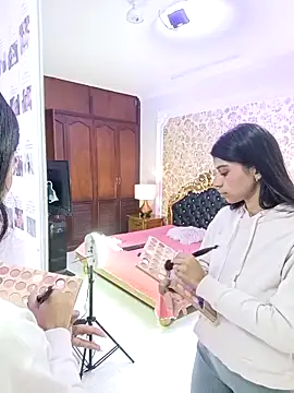 Snapshot of Lola_Pierce chatting on September 19, 2025, 11:36 am Lola Pierce online show from September 19, 2025, 11:36 am