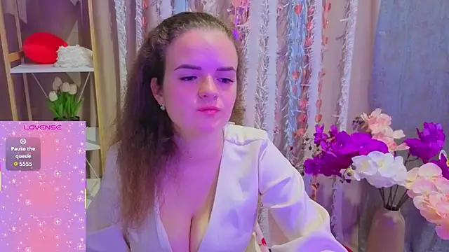 Luisa Rosee online show from April 15, 2026, 6:23 pm