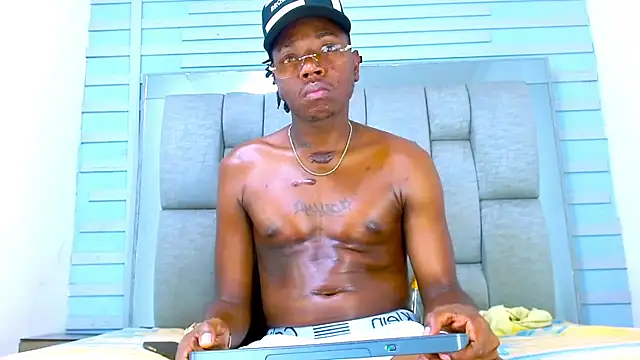 Snapshot of Black_Fire10 chatting on September 29, 2025, 7:52 pm Black Fire10 online show from September 29, 2025, 7:52 pm