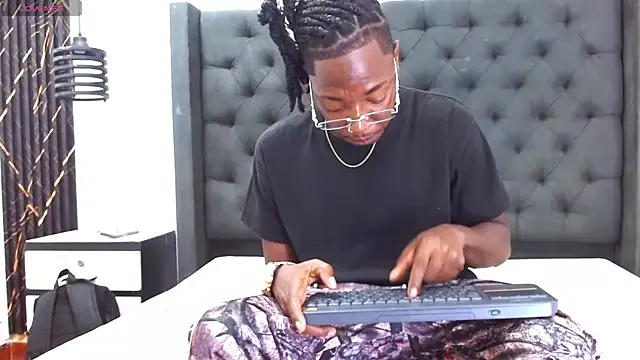 Snapshot of Black_Fire10 chatting on October 7, 2025, 6:31 pm Black Fire10 online show from October 7, 2025, 6:31 pm