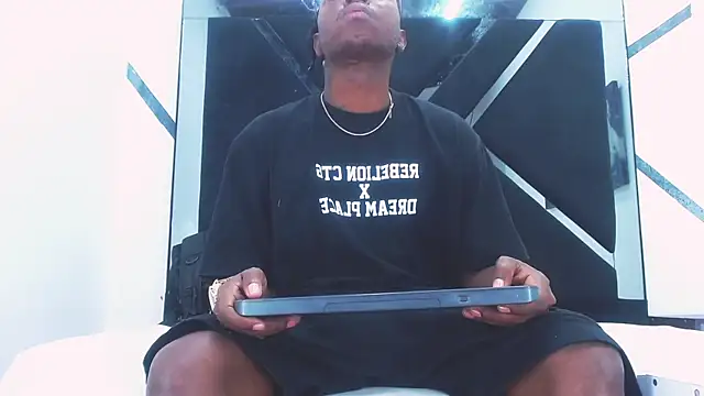 Snapshot of Black_Fire10 chatting on September 25, 2025, 5:08 pm Black Fire10 online show from September 25, 2025, 5:08 pm