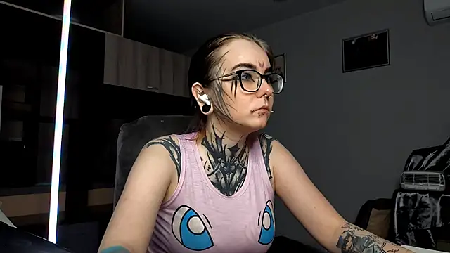 Snapshot of HighelikeGirl chatting on October 15, 2025, 12:02 pm HighelikeGirl online show from October 15, 2025, 12:02 pm