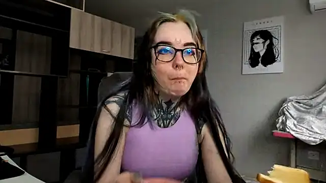 Snapshot of HighelikeGirl chatting on November 9, 2025, 7:45 am HighelikeGirl online show from November 9, 2025, 7:45 am