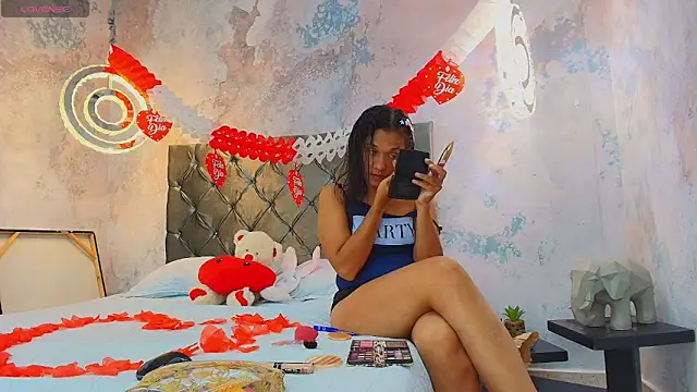 DarcyMooree online show from September 14, 2025, 1:22 pm