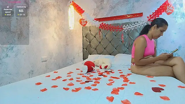 DarcyMooree online show from September 18, 2025, 12:30 pm