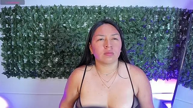 BellaRoux1 online show from January 9, 2026, 12:45 pm