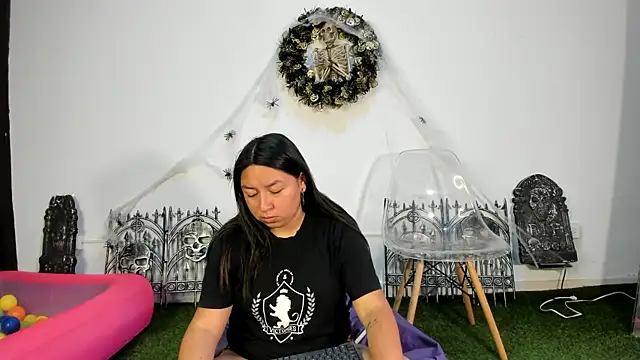 BellaRoux1 online show from September 25, 2025, 12:11 pm