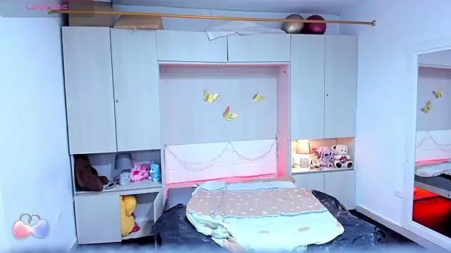 LilyWhitney online show from March 29, 2026, 4:25 am