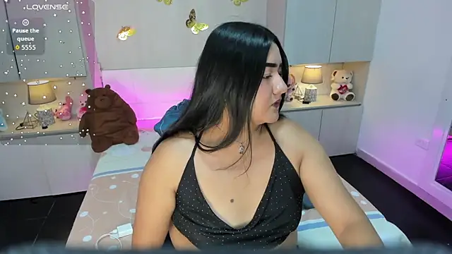 LilyWhitney online show from February 18, 2026, 4:10 am