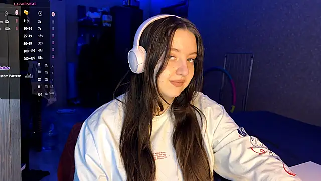 Snapshot of LauretteRagar chatting on November 28, 2025, 5:13 pm LauretteRagar online show from November 28, 2025, 5:13 pm