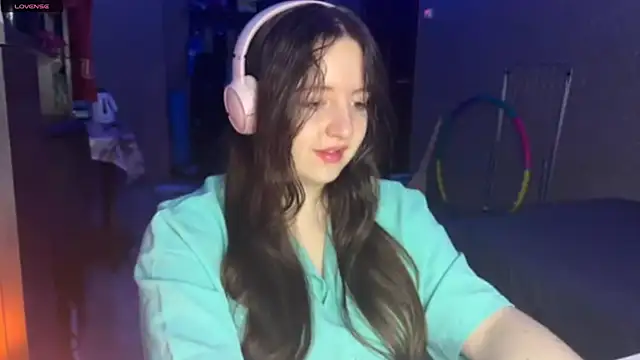 Snapshot of LauretteRagar chatting on November 6, 2025, 5:28 pm LauretteRagar online show from November 6, 2025, 5:28 pm