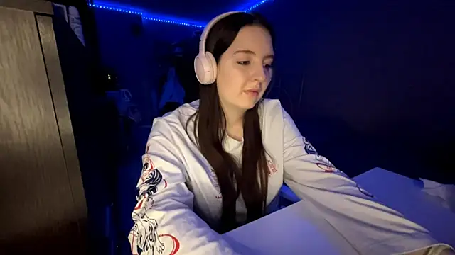 Snapshot of LauretteRagar chatting on October 20, 2025, 6:08 pm LauretteRagar online show from October 20, 2025, 6:08 pm