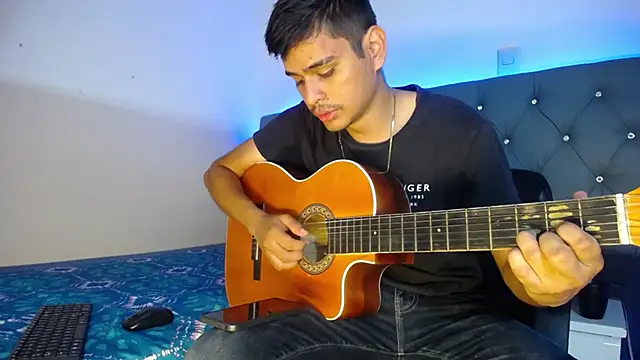 Charlie Cock  online show from November 13, 2025, 4:05 am