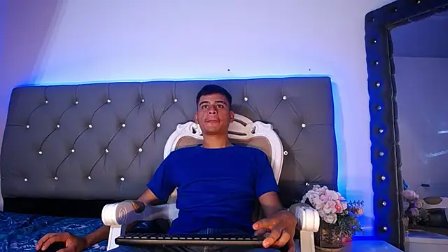 Charlie Cock  online show from October 29, 2025, 4:33 am