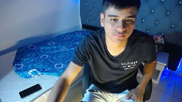 Charlie Cock  online show from November 7, 2025, 4:28 am