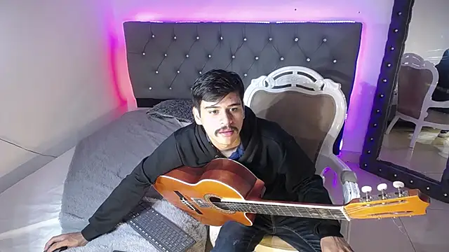 Charlie Cock  online show from September 13, 2025, 4:01 am