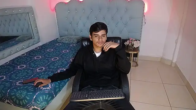 Charlie Cock  online show from September 28, 2025, 4:30 am