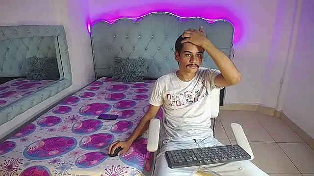 Charlie Cock  online show from September 12, 2025, 4:34 am