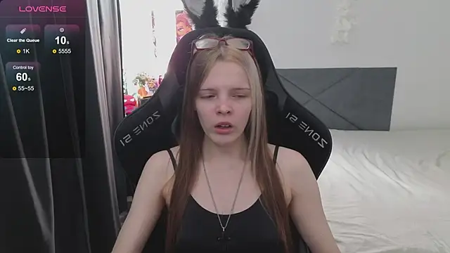 Luna Navy online show from September 29, 2025, 7:26 am