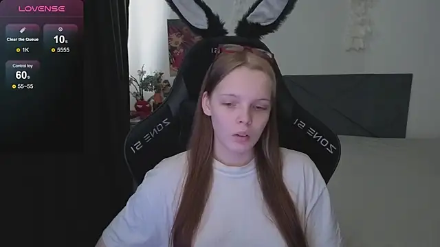 Luna Navy online show from October 4, 2025, 9:00 am