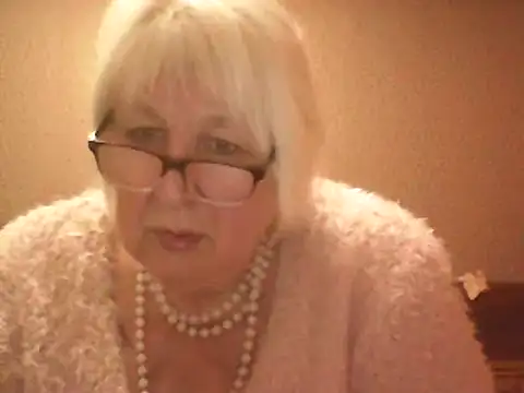 Alexia64231 online show from October 21, 2025, 4:28 pm