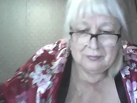 Snapshot of Alexia64231 chatting on June 1, 2026, 12:49 pm Alexia64231 online show from June 1, 2026, 12:49 pm