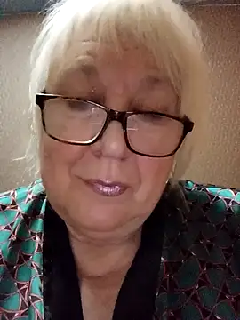 Alexia64231 online show from November 3, 2025, 9:18 pm