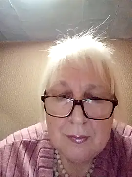 Alexia64231 online show from November 7, 2025, 4:44 pm