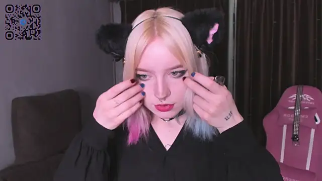 godlikegirlyy online show from November 2, 2025, 2:33 pm