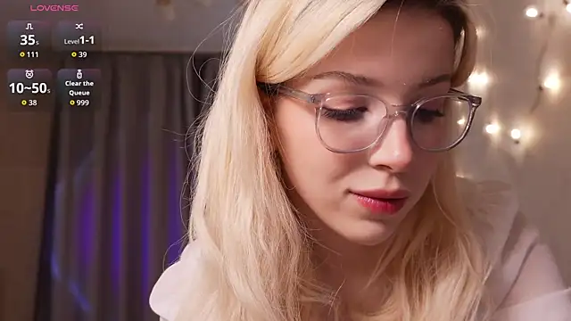 Snapshot of peachii_meow chatting on May 1, 2026, 2:11 pm peachii meow online show from May 1, 2026, 2:11 pm